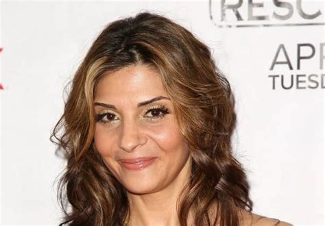 Callie Thorne Bio, Salary, Age, Affair, Single, Net。